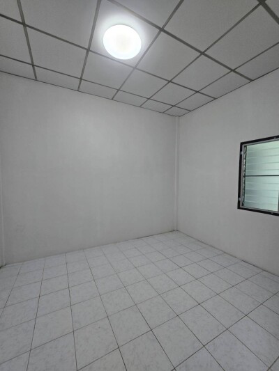 ขายทาวเฮ้าส์ สามพราน ยายชา / เนื้อที่ 19.2 ตร.วา / 2 นอน / 1 น้ำ จอดรถในบ้าน 1 คัน-7