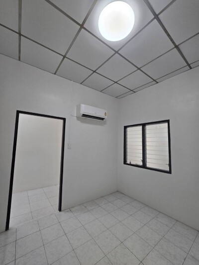 ขายทาวเฮ้าส์ สามพราน ยายชา / เนื้อที่ 19.2 ตร.วา / 2 นอน / 1 น้ำ จอดรถในบ้าน 1 คัน-13