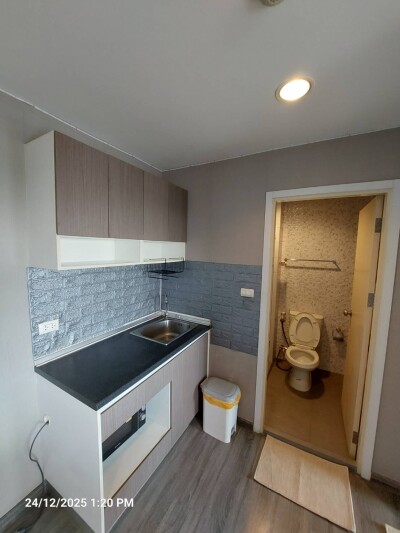 เดอะทรัสต์ @ BTS เอราวัณ / The Trust @ BTS Erawan-5