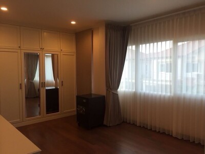 ลัดดารมย์ อิลิแกนซ์ วงแหวน สาทร-12