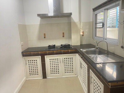 ดิเอมเมอรัล การ์เด้น & สปอร์ตคลับ / The Emerald Garden & Sport Club