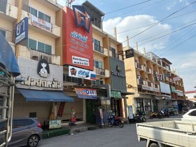ขายอาคารพาณิชย์ 3 ชั้นครึ่ง ลดพิเศษจาก 5.7 ล้าน (ตึกร้านเฝอยกหม้อ)