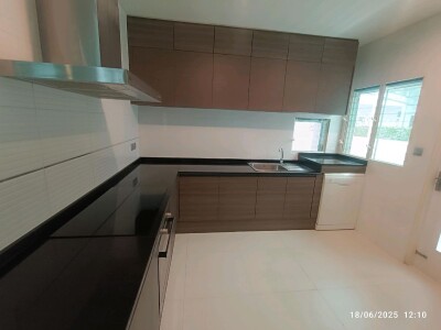 มัณฑนา 2 บางนา กม.7 / เนื้อที่บ้าน 124 ตร.วา เนื้อที่ใช้สอย 335 ตร.เมตร