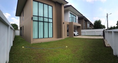 หมู่บ้านเดอะแกรนด์บ้านราชพฤกษ์ สุวินทวงศ์-สุวรรณภูมิ / พื้นที่ใช้สอย 296 ตรม 2 ชั้น 3 ห้องนอน 3 ห้องน้ำ 1 ห้องครัว ที่จอ