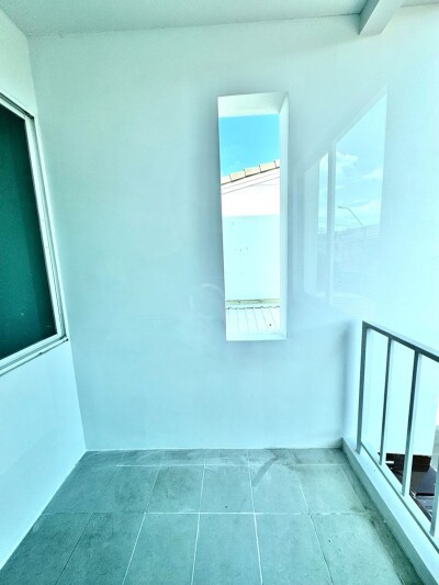 เดอะ คัลเลอร์ส พรีเมียม บางนา กม.8 / ซ.มหาชัย หลังมุม 27ตรว. 4 นอน