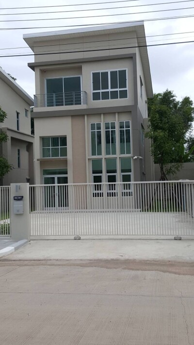 ให้เช่าโฮมออฟฟิศ 3 ชั้น 220 ตารางเมตร  3ห้องนอน 4ห้องน้ำ-1