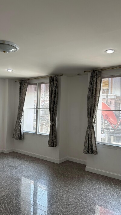 ไพลิน ปาร์ค รัตนาธิเบศน์