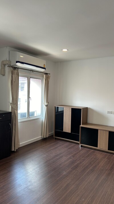 ไพลิน ปาร์ค รัตนาธิเบศน์