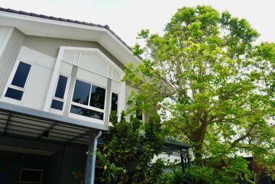 บ้านแฝด สวย ตกแต่งพร้อม ทำเลดี สงบ ปลอดภัย ใกล้แหล่งชุมช