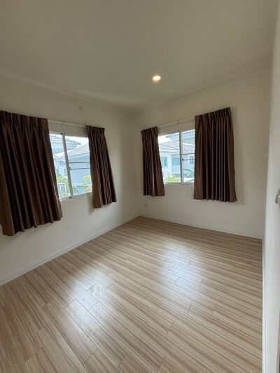 บ้านแฝด สวย ตกแต่งพร้อม ทำเลดี สงบ ปลอดภัย ใกล้แหล่งชุมช