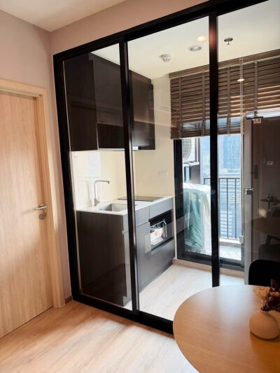 โนเบิล นิว ดิสทริค อาร์ไนน์ / Noble Nue District R9