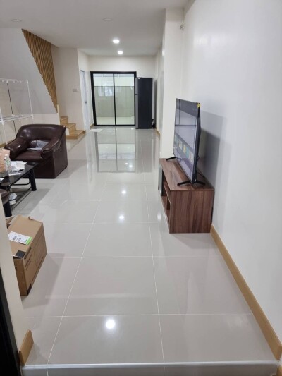 🏡 ให้เช่าทาวน์โฮม 2 ชั้น ทำเลทอง ติดทางด่วนบางนา – ถ.สรรพาวุธ