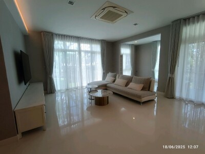 มัณฑนา 2 บางนา กม.7 / เนื้อที่บ้าน 124 ตร.วา เนื้อที่ใช้สอย 335 ตร.เมตร