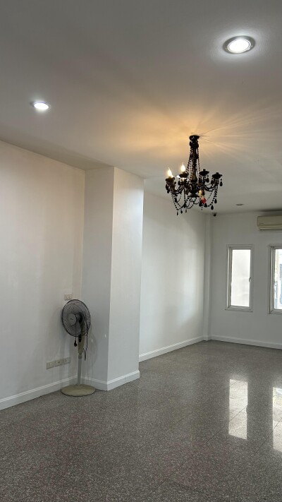 ไพลิน ปาร์ค รัตนาธิเบศน์