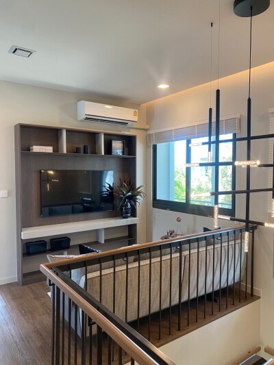 มัณฑนา บางนา กม.15 / 🏠 พื้นที่ใช้สอย: 283 ตร.ม. 🔝 จำนวนชั้น: 2 ชั้น-8