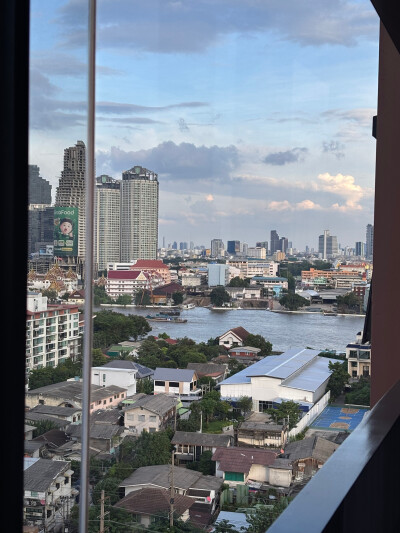 ไลฟ์ เจริญนคร - สาทร / LIFE Charoennakhon - Sathorn