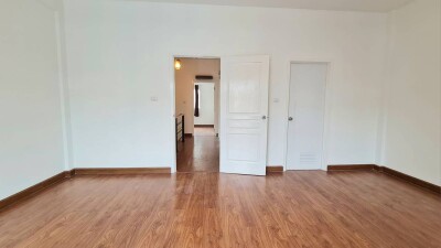 ม.แกรนด์วิว ปทุมธานี สายใน /    24.4 ตรว.  160 ตรม.-18