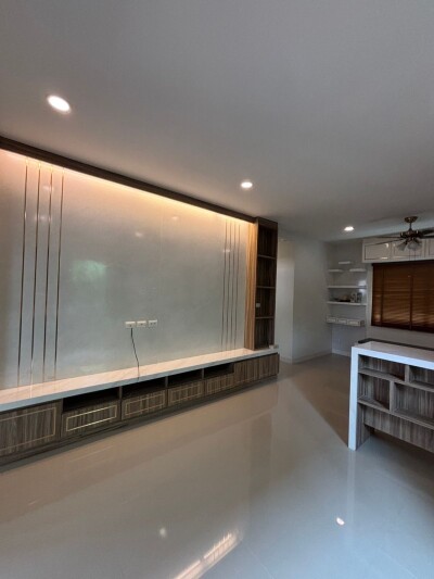 บ้านแฝด สวย ตกแต่งพร้อม ทำเลดี สงบ ปลอดภัย ใกล้แหล่งชุมช