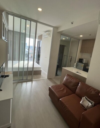 เดอ ลาพีส จรัญ 81 / De Lapis Charan 81-1