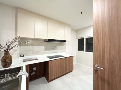 ริเวอไรน์ เพลส คอนโดมิเนียม / Riverine Place Condominium