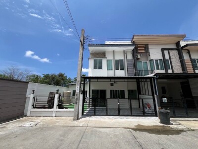 กัสโต้ สุขสวัสดิ์ 26 / พื้นที่มากถึง 35 ตรว มีถึง 4 ห้องนอน 2 ห้องเอนกประสงค์