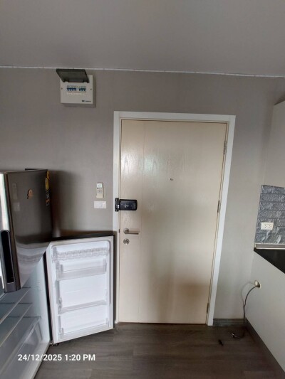 เดอะทรัสต์ @ BTS เอราวัณ / The Trust @ BTS Erawan-6