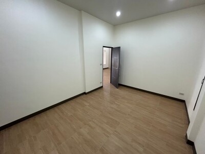 อัพเดตล่าสุด 18/10/2568 : หมู่บ้านเสรี อ่อนนุช 📍 ซอยอ่อนนุช 70/1 แยก 2 ซอย 9 บี-19