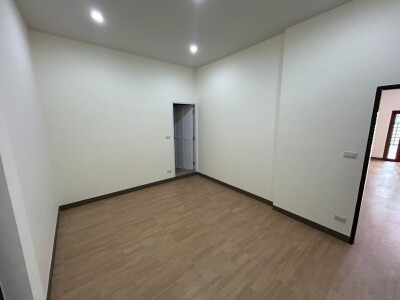 อัพเดตล่าสุด 18/10/2568 : หมู่บ้านเสรี อ่อนนุช 📍 ซอยอ่อนนุช 70/1 แยก 2 ซอย 9 บี-16