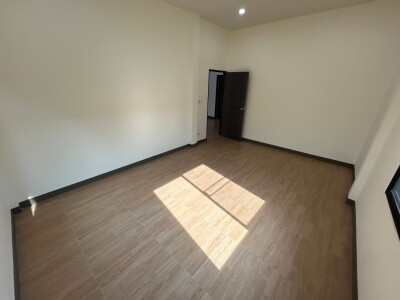 อัพเดตล่าสุด 18/10/2568 : หมู่บ้านเสรี อ่อนนุช 📍 ซอยอ่อนนุช 70/1 แยก 2 ซอย 9 บี-6