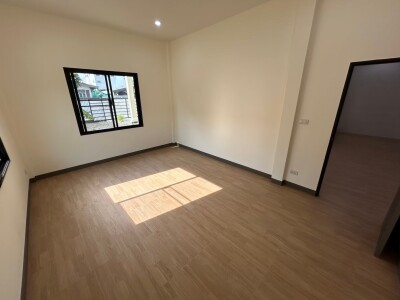 อัพเดตล่าสุด 18/10/2568 : หมู่บ้านเสรี อ่อนนุช 📍 ซอยอ่อนนุช 70/1 แยก 2 ซอย 9 บี-9