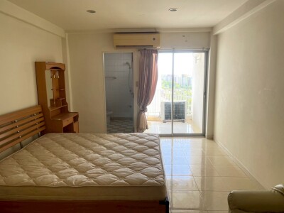 เดอะ คัลเลอร์ ลีฟวิ่ง คอนโดมิเนียม / The Color Living Condominium