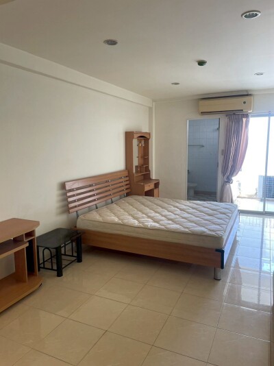 เดอะ คัลเลอร์ ลีฟวิ่ง คอนโดมิเนียม / The Color Living Condominium