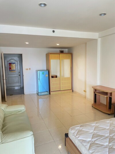 เดอะ คัลเลอร์ ลีฟวิ่ง คอนโดมิเนียม / The Color Living Condominium