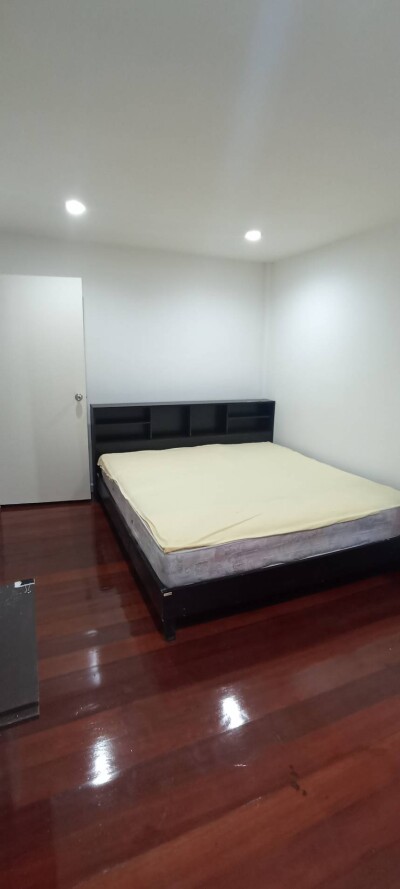 โฮมทาวน์ ออฟฟิส ย่านลาดพร้าว ซอย 128/1 ตรงข้าม ซ.101-11