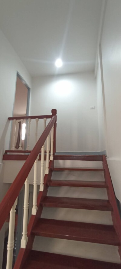 โฮมทาวน์ ออฟฟิส ย่านลาดพร้าว ซอย 128/1 ตรงข้าม ซ.101-9