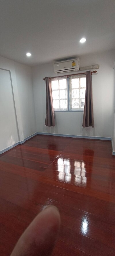 โฮมทาวน์ ออฟฟิส ย่านลาดพร้าว ซอย 128/1 ตรงข้าม ซ.101-14