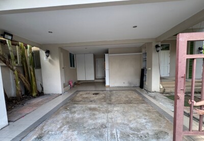 รสา สแปนิช คอร์ทยาร์ด