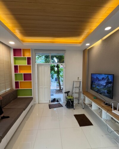 รสา สแปนิช คอร์ทยาร์ด