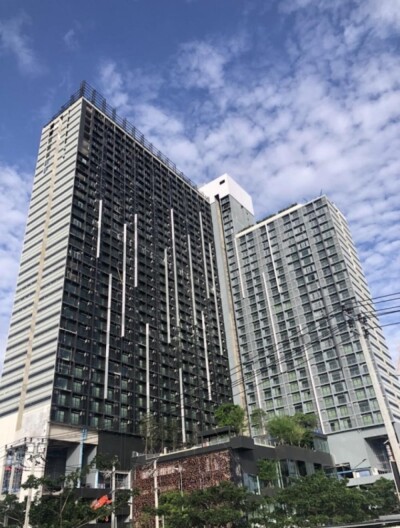 เอ สเปซ เมกา / ชั้น 17 ระเบียงกว้าง ฝนไม่สาดไม่รั่วเข้าห้อง