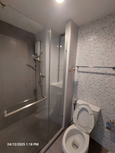 เดอะทรัสต์ @ BTS เอราวัณ / The Trust @ BTS Erawan-7