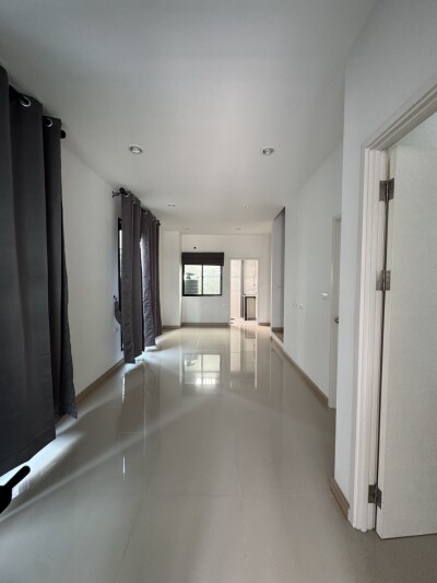 ขายบ้าน หมู่บ้านไทม์โฮม 62 บ้าน 2 ชั้น ซอย 12 หลังมุม มีหน้าต่างด้านข้าง ไม่อึดอัด เนื้อที่ดิน 19.4 ตร.ว. / 125 ตรม