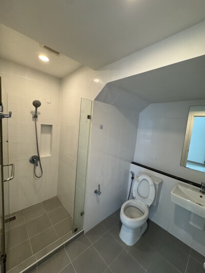 ขายบ้าน หมู่บ้านไทม์โฮม 62 บ้าน 2 ชั้น ซอย 12 หลังมุม มีหน้าต่างด้านข้าง ไม่อึดอัด เนื้อที่ดิน 19.4 ตร.ว. / 125 ตรม