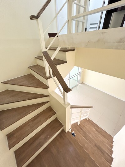 วิลเลต ไลท์ ติวานนท์ - แจ้งวัฒนะ