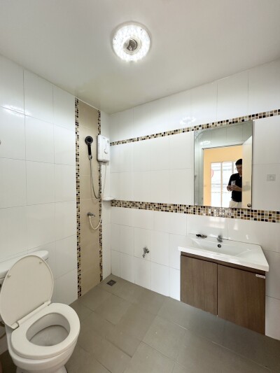 วิลเลต ไลท์ ติวานนท์ - แจ้งวัฒนะ