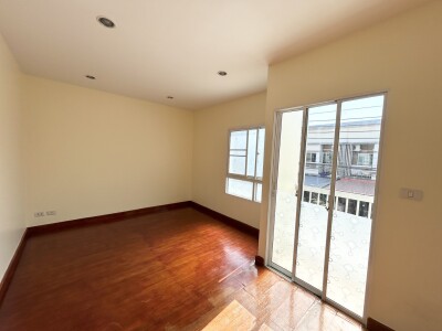 วิลเลต ไลท์ ติวานนท์ - แจ้งวัฒนะ