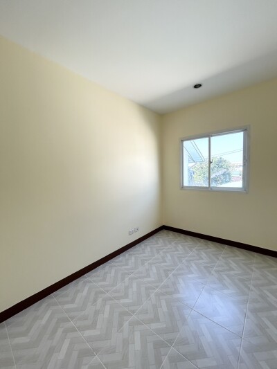 วิลเลต ไลท์ ติวานนท์ - แจ้งวัฒนะ