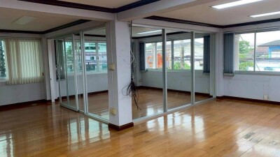 ขาย/ให้เช่า อาคารพาณิชย์ 4 ชั้น 2 ห้องริม ติดคลองบางยาง – ทำเลทองบนถนนพุทธมณฑลสาย 6 --13