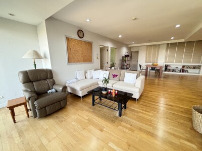 ริเวอไรน์ เพลส คอนโดมิเนียม / ขนาด 112 ตรม-1