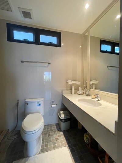 ริเวอไรน์ เพลส คอนโดมิเนียม / ขนาด 112 ตรม-16