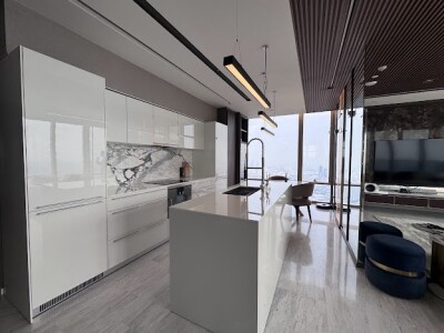 โฟร์ซีซั่นส์ ไพรเวท เรสซิเด้นซ์ / 📌 ยูนิต 300/21 | ชั้น 64 | ขนาด 125 ตร.ม. 🛏 2 ห้องนอน | 🛁 2 ห้องน้ำ | 🚗 ที่จอดรถส่